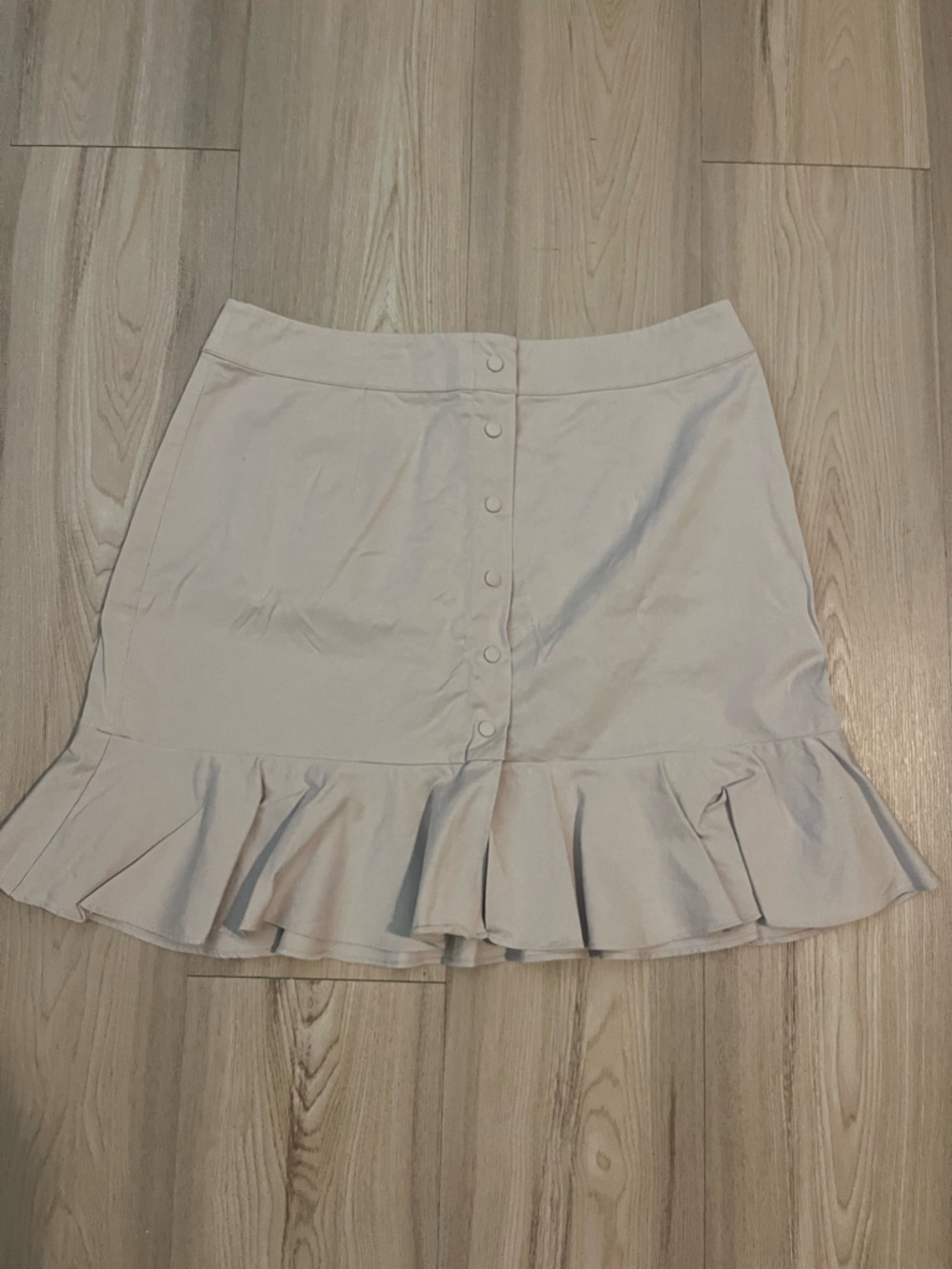 Gianni Bini Light Beige Ruffle-Hem Button Mini Skirt